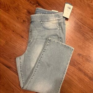 New Directions Light Blue Denim Pull-On Crop Jeans